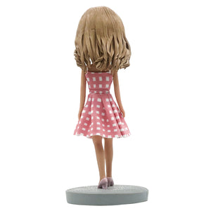 Bobbleheads de fille personnalisée avec robe à carreaux rose