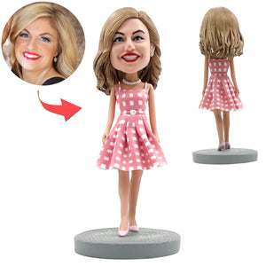 Bobbleheads de fille personnalisée avec robe à carreaux rose